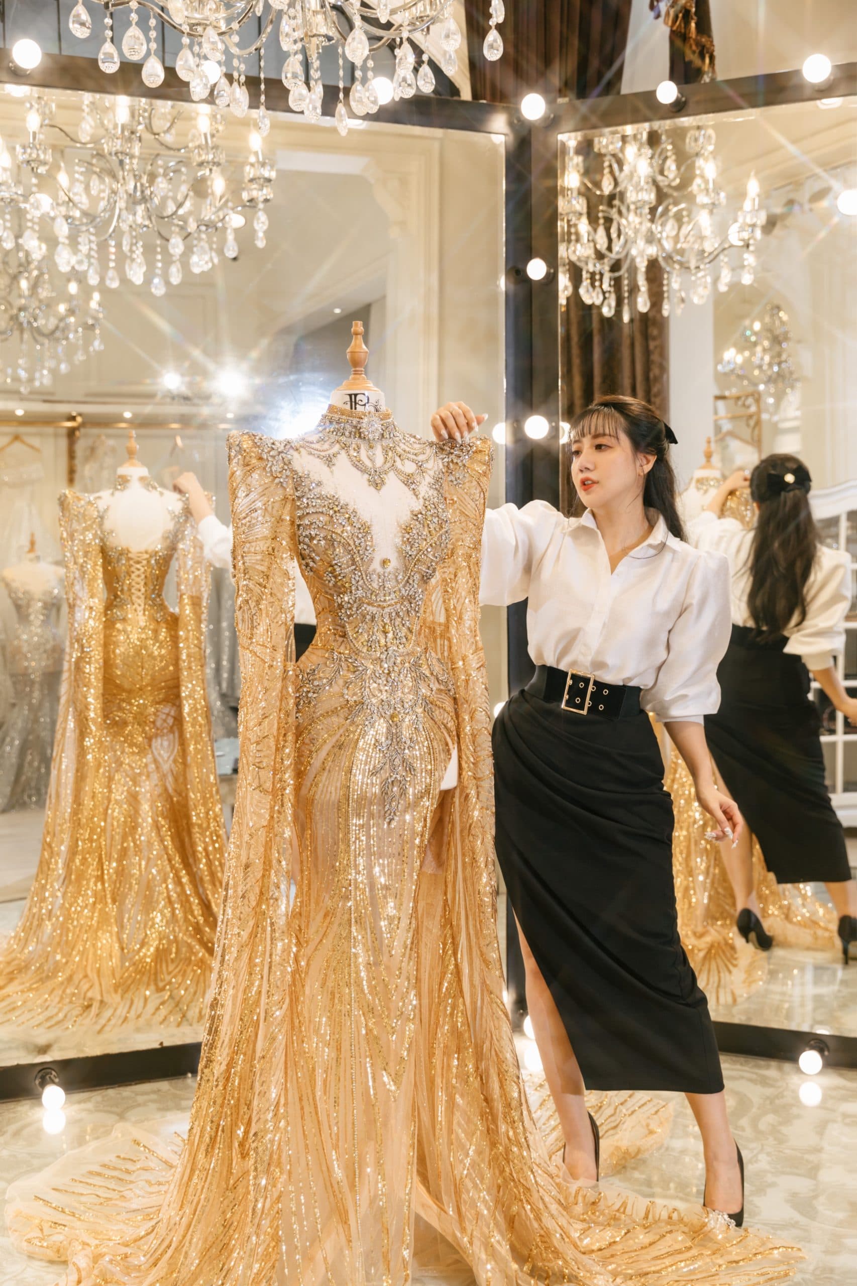 NTK Phạm Đăng Anh Thư bên thiết kế dát vàng tại atelier JoliPoli