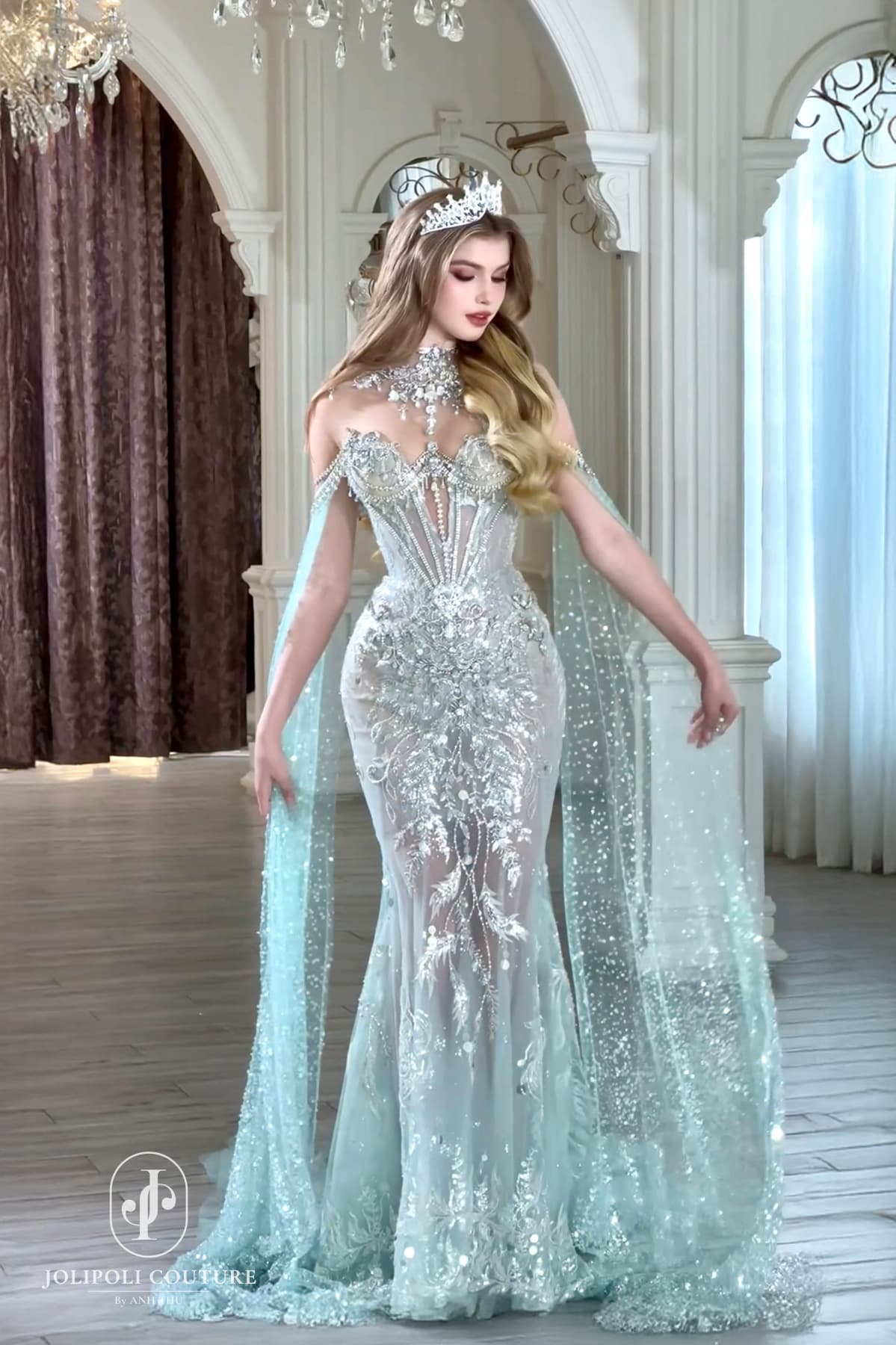 Đầm mermaid xanh bạc hà với cape lấp lánh, Songe de Velours